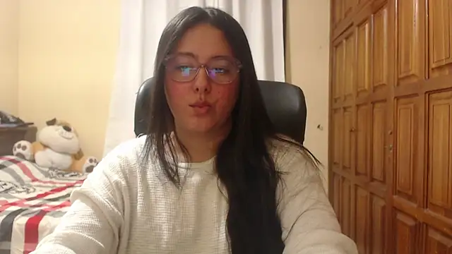 Snapshot of Venus_cat_ chatting on July 15, 5:12 am Venus cat online show from July 15, 5:12 am