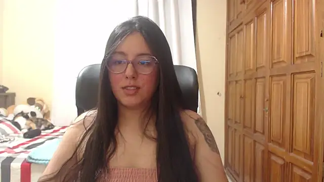 Snapshot of Venus_cat_ chatting on July 18, 4:27 am Venus cat online show from July 18, 4:27 am