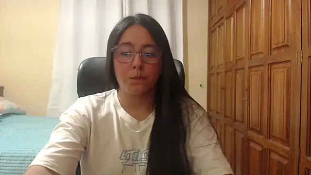 Snapshot of Venus_cat_ chatting on July 29, 4:21 am Venus cat online show from July 29, 4:21 am