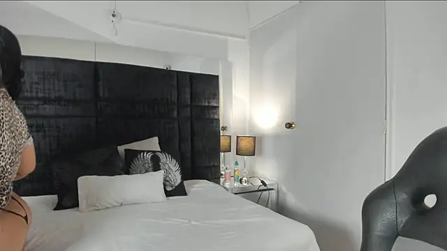 MayaCurvy online show from October 4, 3:15 am