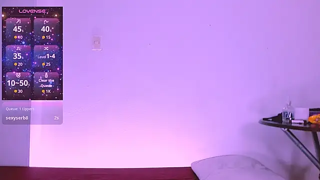 kitty smoll online show from October 11, 7:45 pm