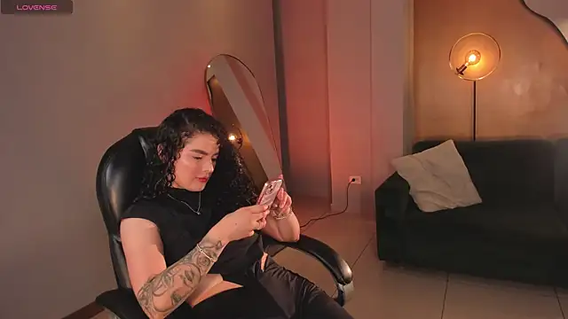 KylieJenkins online show from December 16, 11:26 am