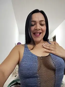 Snapshot of LindaSalo33 chatting on October 8, 2:31 am LindaSalo33 online show from October 8, 2:31 am