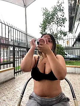 Snapshot of Ada_Pink chatting on November 20, 6:29 pm Ada Pink online show from November 20, 6:29 pm