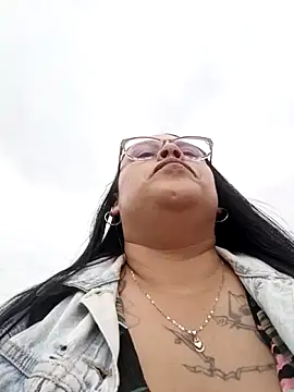 Italia 12 online show from November 24, 8:19 pm