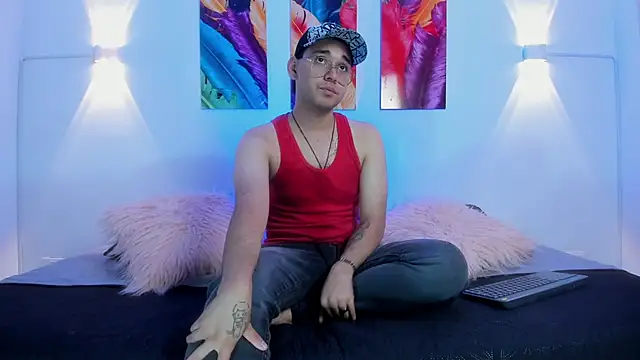 Snapshot of ColeCruz chatting on October 17, 7:16 pm ColeCruz online show from October 17, 7:16 pm