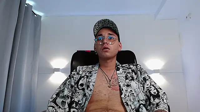 Snapshot of ColeCruz chatting on October 20, 7:14 pm ColeCruz online show from October 20, 7:14 pm