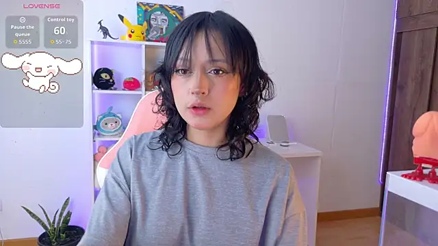 Snapshot of Sallie_Doll chatting on October 4, 1:31 pm Sallie Doll online show from October 4, 1:31 pm