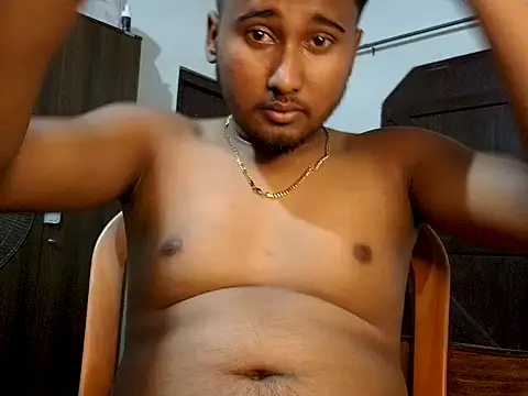 Luci Ri1 online show from July 6, 6:32 am