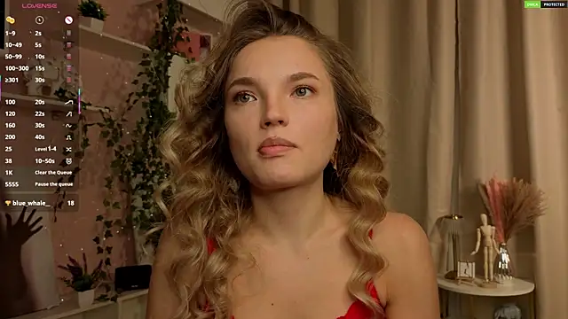 JulieLupo online show from December 18, 6:08 am