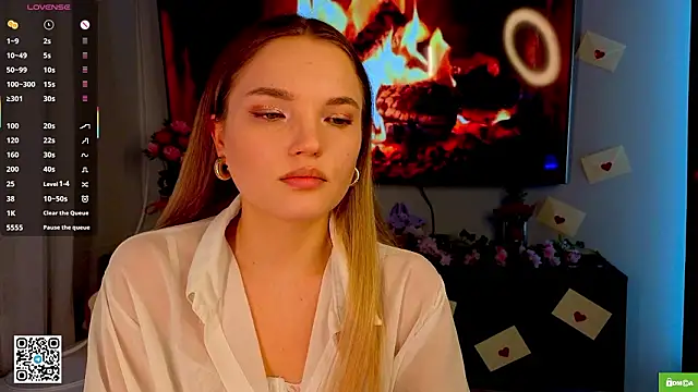 JulieLupo online show from February 18, 6:09 am