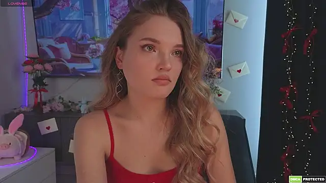 JulieLupo online show from April 4, 6:22 am