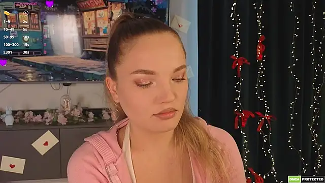 JulieLupo online show from April 11, 6:51 am