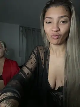 Snapshot of Honeyyyxo chatting on October 26, 8:37 pm Honeyyyxo online show from October 26, 8:37 pm