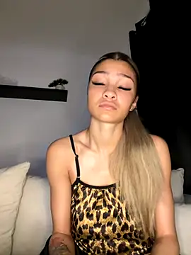 Honeyyyxo online show from November 5, 8:53 pm