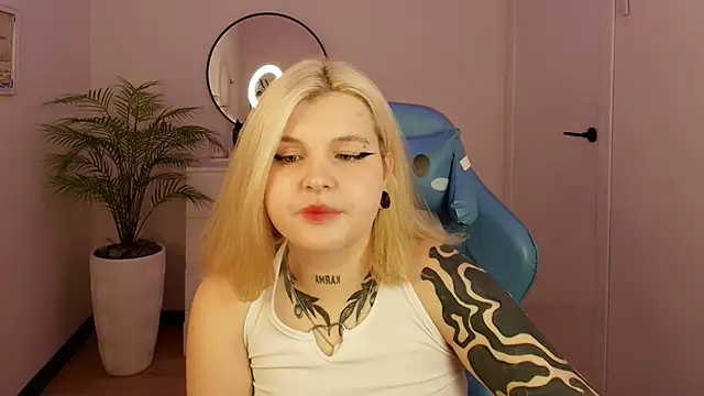 Shad0wPurr online show from October 9, 3:04 am