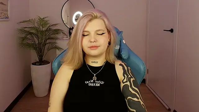 Shad0wPurr online show from October 10, 2:21 am