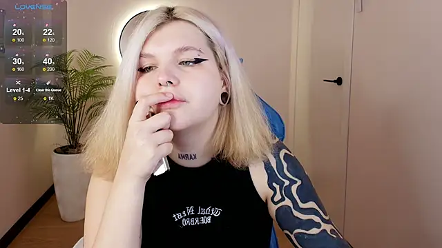 Shad0wPurr online show from October 24, 2:08 am