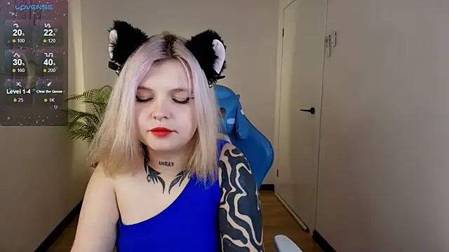 Shad0wPurr online show from October 27, 2:26 am