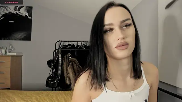 Snapshot of Lisa__Johnson chatting on November 7, 12:10 am Lisa Johnson online show from November 7, 12:10 am