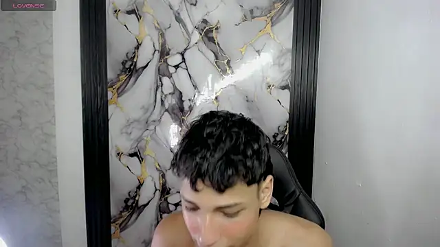 Im david02 online show from December 2, 3:01 am