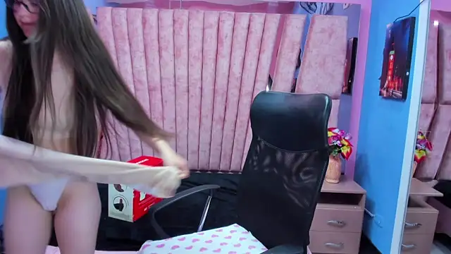 sarah sweett  online show from March 19, 2:10 pm