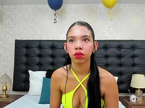 Snapshot of EmaGarcess chatting on October 22, 7:35 pm EmaGarcess online show from October 22, 7:35 pm