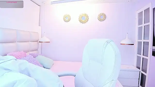 Snapshot of Hottie_Guy chatting on November 8, 6:07 pm Hottie Guy online show from November 8, 6:07 pm