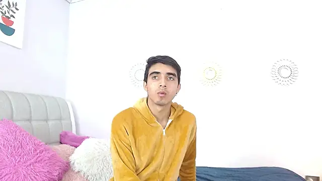 Snapshot of Hottie_Guy chatting on December 2, 6:03 pm Hottie Guy online show from December 2, 6:03 pm