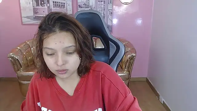 mia foster t online show from December 18, 1:17 pm