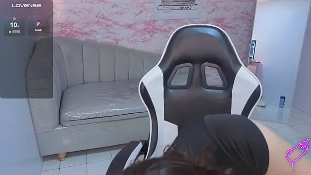 mia foster t online show from February 27, 1:22 pm