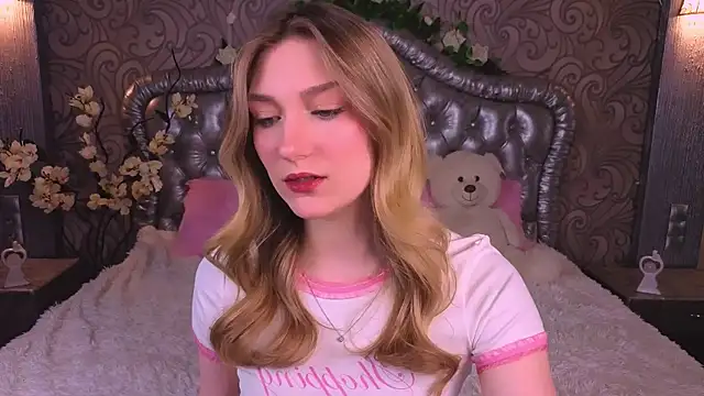 AngelAnabelle online show from March 6, 9:00 pm