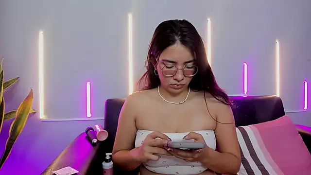 Snapshot of Jules_Angel chatting on November 14, 12:59 pm Jules Angel online show from November 14, 12:59 pm