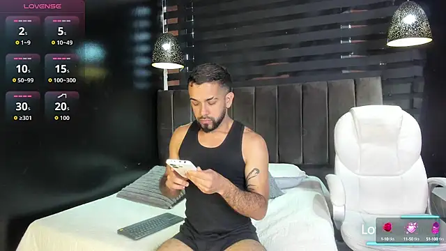 Snapshot of Lobo_sex21 chatting on October 6, 7:22 pm Lobo sex21 online show from October 6, 7:22 pm