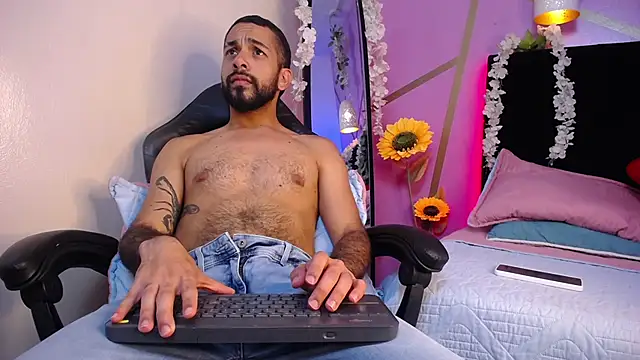 Snapshot of Lobo_sex21 chatting on November 4, 7:57 pm Lobo sex21 online show from November 4, 7:57 pm