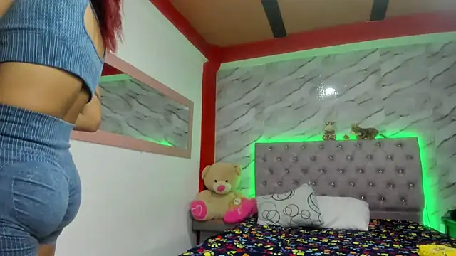 Snapshot of Stefany_Andruw chatting on November 12, 4:29 pm Stefany Andruw online show from November 12, 4:29 pm