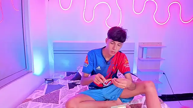 Snapshot of luccas_ferreira chatting on October 21, 7:03 pm luccas ferreira online show from October 21, 7:03 pm