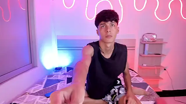 Snapshot of luccas_ferreira chatting on October 22, 7:02 pm luccas ferreira online show from October 22, 7:02 pm