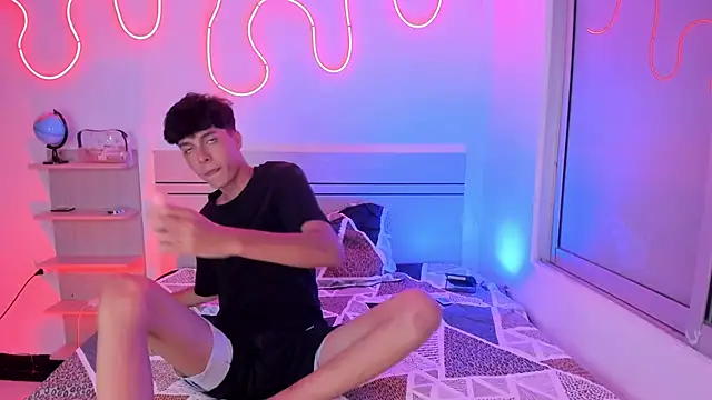 Snapshot of luccas_ferreira chatting on October 24, 10:06 pm luccas ferreira online show from October 24, 10:06 pm