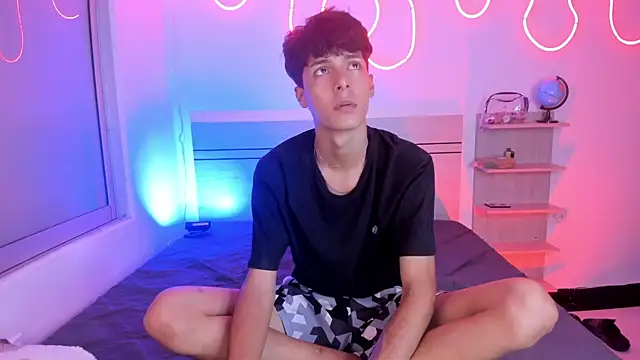 Snapshot of luccas_ferreira chatting on November 4, 7:35 pm luccas ferreira online show from November 4, 7:35 pm