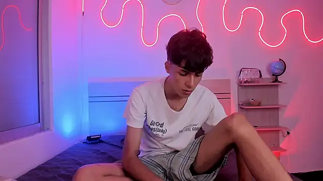 Snapshot of luccas_ferreira chatting on November 7, 7:03 pm luccas ferreira online show from November 7, 7:03 pm