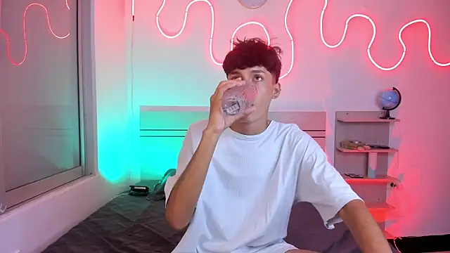 Snapshot of luccas_ferreira chatting on November 8, 7:12 pm luccas ferreira online show from November 8, 7:12 pm