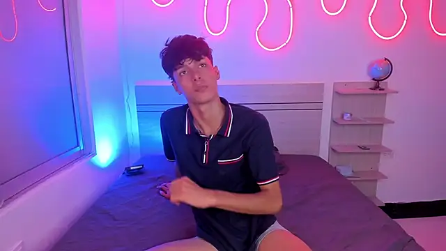 Snapshot of luccas_ferreira chatting on November 15, 7:10 pm luccas ferreira online show from November 15, 7:10 pm