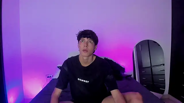 Snapshot of luccas_ferreira chatting on January 15, 8:01 pm luccas ferreira online show from January 15, 8:01 pm