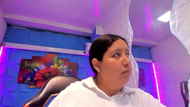DulcineaSaenz online show from October 18, 8:31 pm