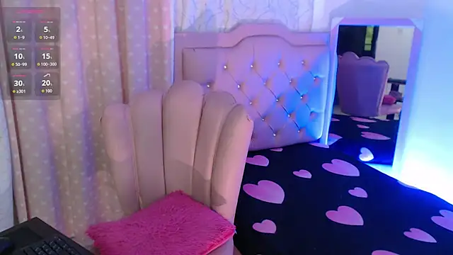 Snapshot of nikki_skinny_ chatting on October 11, 10:30 pm nikki skinny online show from October 11, 10:30 pm