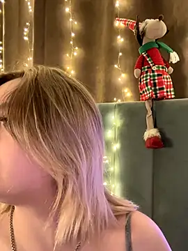 KellyMoors online show from December 20, 1:34 am