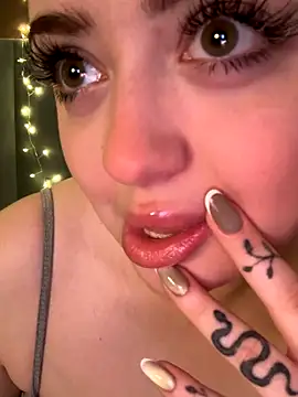 KellyMoors online show from December 22, 2:08 am