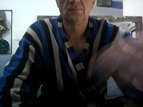 Snapshot of Vintermelon2 chatting on October 27, 6:50 am Vintermelon2 online show from October 27, 6:50 am