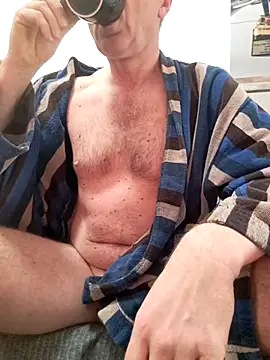 Snapshot of Vintermelon2 chatting on February 18, 7:59 am Vintermelon2 online show from February 18, 7:59 am